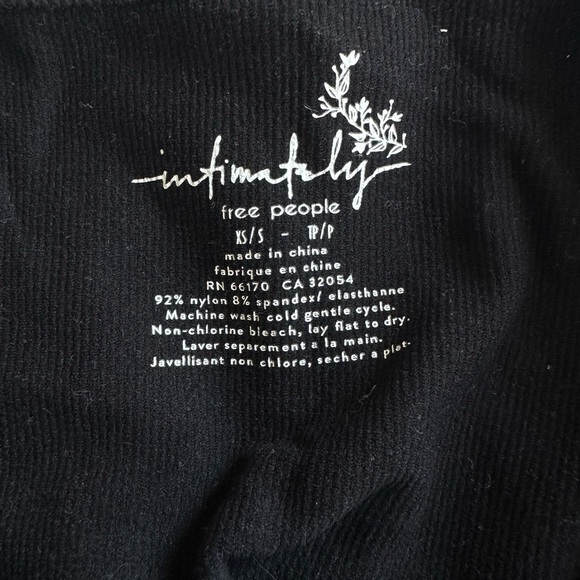 Free People set of Cropped Tank tops - Picture 5 of 6